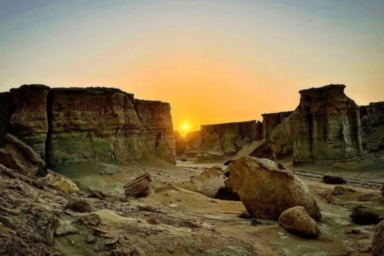 دره ستارگان قشم