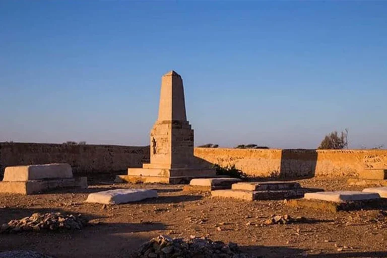 گورستان انگلیسی ها در جزیره قشم