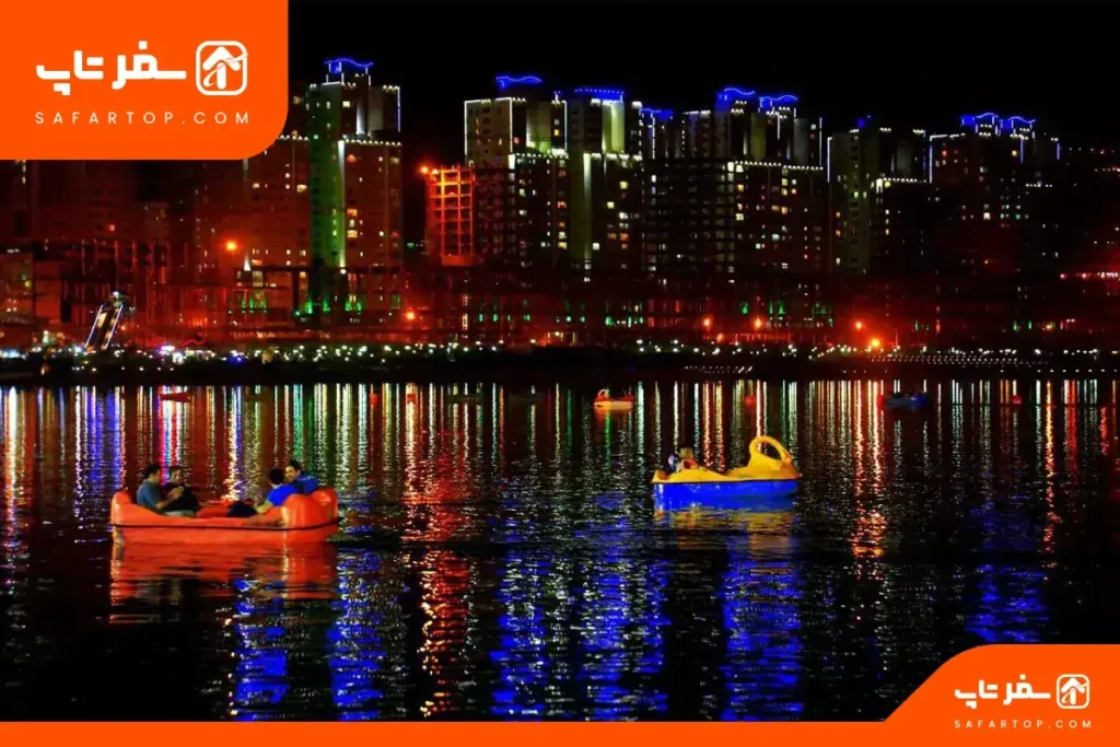 پارک دریاچه چیتگر در شب