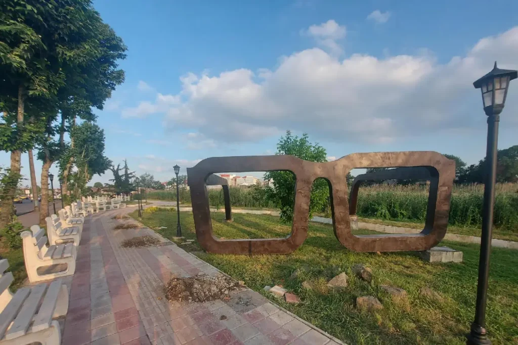 تالاب عینک رشت