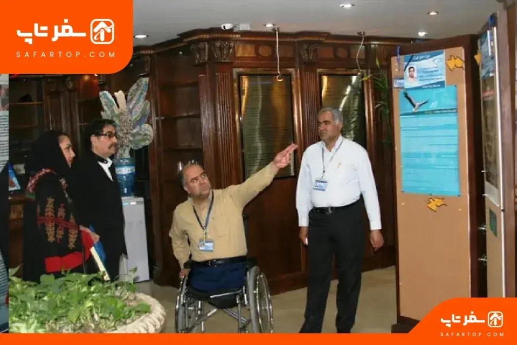 کارمندان موزه صلح در تهران